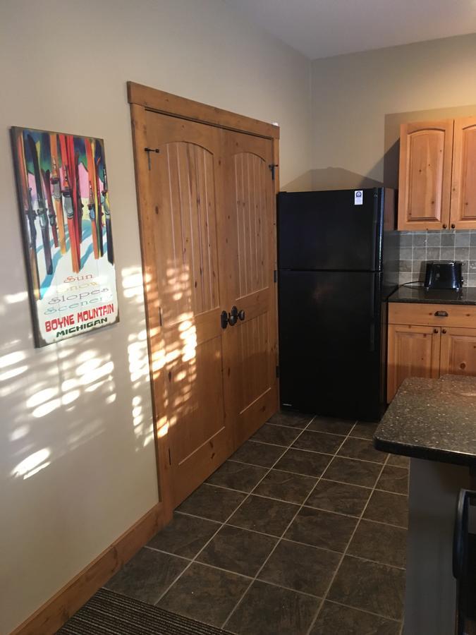 Boyne Mountain Creekside Condo Boyne Falls Екстер'єр фото